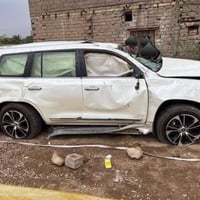 لاندكروز جكساره للبيع عل حادثه السعر اتصال ‭‬ ‭ ‭0786 370 3044‬