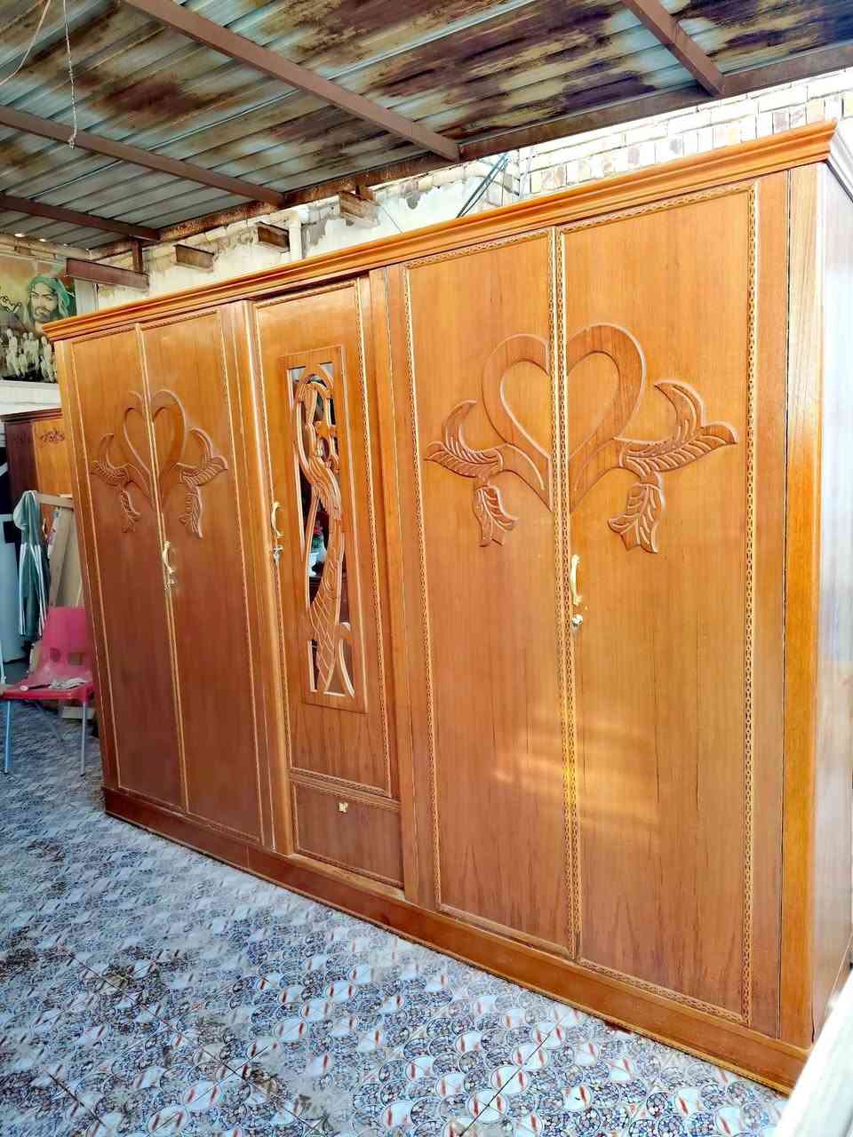 غرفة اخشاب صاج شغل وسط ام الخمسه غرفه ضخمه فول نضافة دوشمه وترتيب زاويه كنتوريه ملحق للبيع الديوانيه اتصال ***********
