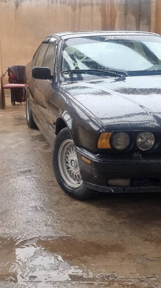 520محرك 528كير اوتماتيك 
سنوية لل 30.مابيها تبريد. بطاقه بانزين موجود.شاشة اي باد. شرط التحويل موديل 1992.بيها ادامة كاملة. دواخل جلد.سلايت شغال 
الضرر بيها
ضربة بجم. 
سعرب 48ورقة بيها مجال 
ش، اي خابر 
مكان كركوك ***********
