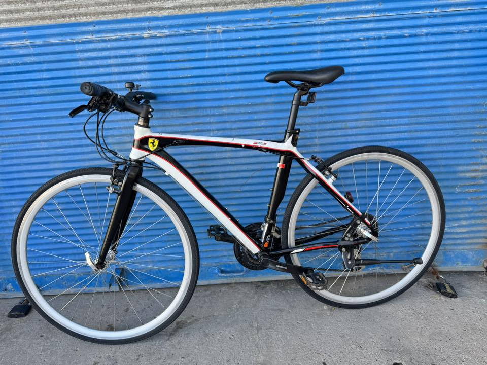 السلام عليكم خواتي رمضان كريم عليكم 
ان شاء الله 700 حجم 28 قياس M فريم 50 
ماركة سكوديريا فيراري (SCUDERIA FERRARI) 
غني عن التعريف صينع ايطالي معدنه فول المنيوم 
سستم شيمانوا التوس 3/8 بدلات شيمانوا مديل 2019 نظافة شوفت عينك  وعل وضع الشركة بلادي 
سعرهاا 240 الف وبي مجال اخواني عنوني موصل 
توصل *********** تتوفر خدمة توصيل جميع 
محافظات العراق وتحياتي
