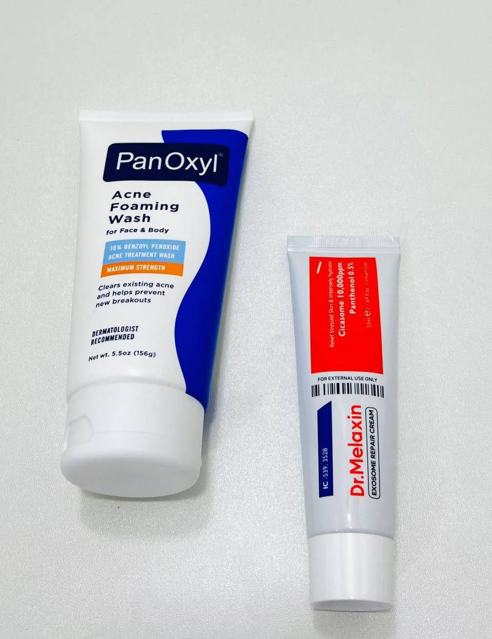 ✨ وداعًا لحبّ الشباب… وأهلاً ببشرة صافية! ✨
🔵 غسول بانوكسيل الرغوي لعلاج حب الشباب 10٪
تنظيف عميق للوجه والجسم بتركيبة فعّالة تحتوي على بيروكسيد البنزويل بتركيز عالٍ:
✔️ يزيل الحبوب الموجودة
✔️ يساعد على منع ظهور حبوب جديدة
✔️ قوة قصوى بدون وصفة طبية
🟠 كريم دكتور ميلوكسين لإصلاح آثار الحبوب (إكسوسوم)
عناية مركّزة لتهدئة البشرة وتجديدها:
✔️ يساعد على تقليل آثار الحبوب
✔️ يهدئ الاحمرار والتهيّج
✔️ يدعم تجدد البشرة ويمنحها مظهرًا صحيًا
💙🧡 الروتين المثالي لبشرة أنقى وأنعم:
تنظيف عميق + علاج وتجديد = نتائج تلاحظينها من أول استخدام
اختاري الثقة ببشرة صافية كل يوم! ✨

السعر / 25
توصيل بغداد 4 محافظات 6


**إذا كنت صاحب هذا الإعلان وتريد حذفه لأي سبب، رجاءا أرسل رسالة إلى الدعم الفني**