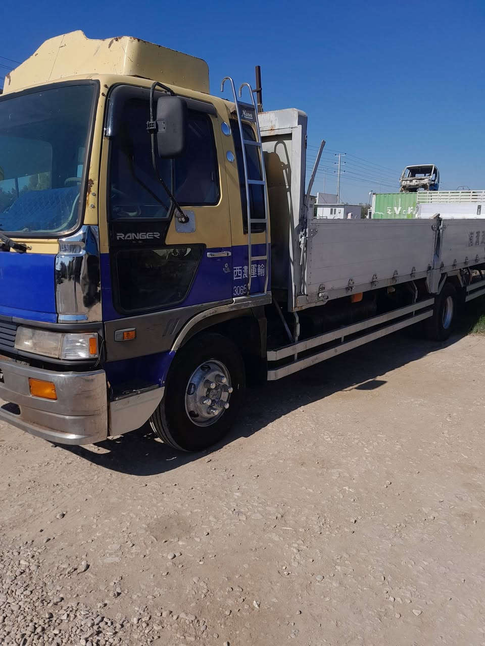 هينو طيره للبيع طول سته وربع بلادي مكينه ٧٠ عادي المكان حله ***********
