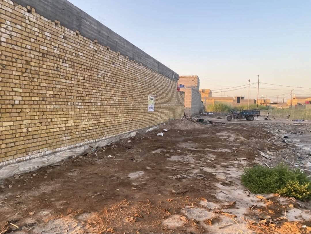 مكلف باالنشر قطعه للبيع نعما نيه عبور سيطره الالبان القديمه مجمع ام البنين مساحه ١٠٠ متر ماء كهرباء سعر مناسب استفسار ***********

