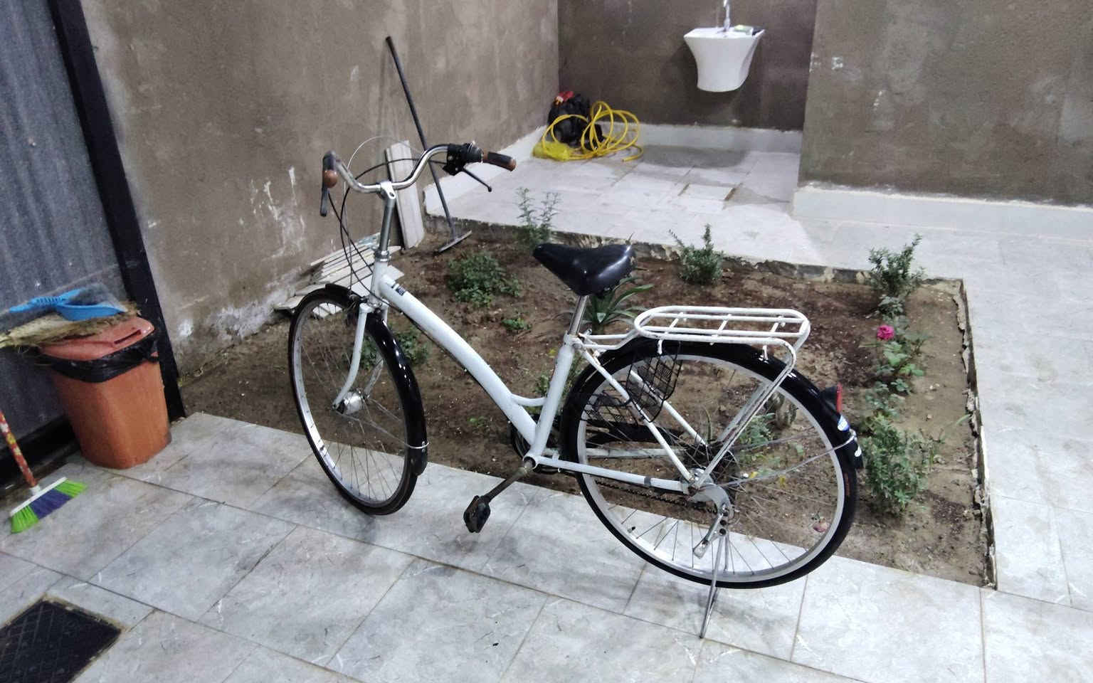 باسكل للبيع العنوان العباسيه / قياس 27 نضيف ياباني / السعر 100  /الرقم ***********
