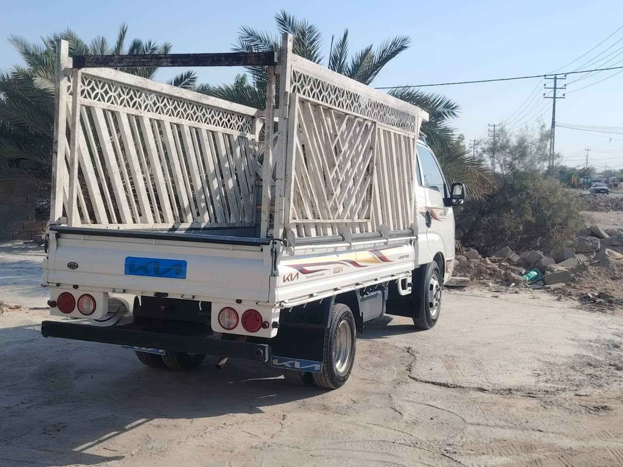 سلام عليكم كيا للبيع موديل 2023
مكينه وكير وكسن مكفولات تبريد شغال 
السياره فول  تبريد شغال ع وضع الشركه
***********
