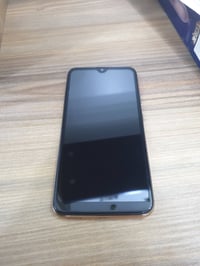 الشاشة ما تشتغل • يشحن • يطلع صوت