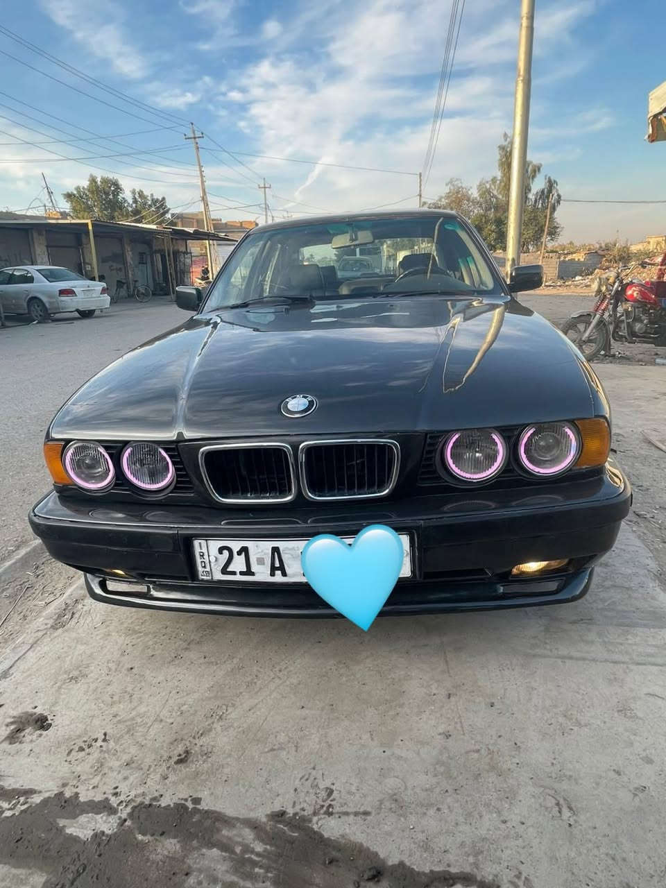 السلام عليكم
BMW 525i  للبيع
 مسكر عدل اصل كير عادي 
موديل 1992 
بجم عريض 
ويل خلية
 داخل جلد صاج امريكي بدون دوشمة
تخم تاير
 باتري جاهزة
 نقص كمبريسر تبريد فقط
رقم سليمانيه تحويل موجود
للبيع او مراوس حسب القناعه 
السعر 70$ قابل للتفاوض  
مكانها ديالى المقداديه 
للاستفسار :-
هـ ***********
