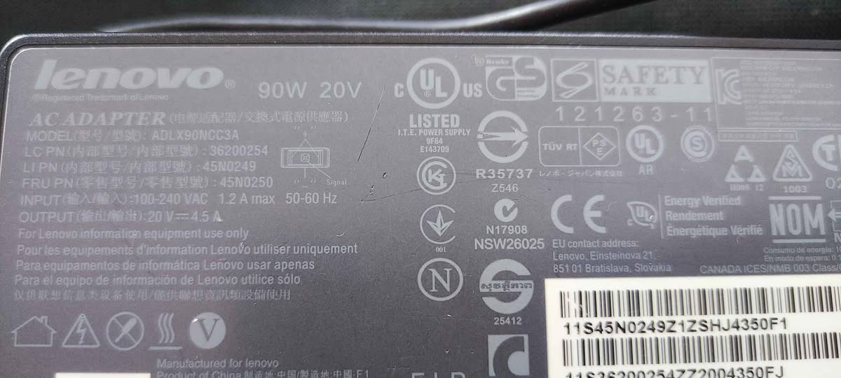 السلام عليكم..
عندي حاسبة للبيع .. Lenovo موديل thinkpad ..
كيبورد انكليزي تكدر تربطة بكيبورد خارجي المواصفات موجودة كدامك بالصور ..
وياها جنطة وماوس وشاحنة اصلية ..
منافذ خارجية كاملات ..وتستقبل رام واقراص ..
ويندوز 10 
الحاسبة Cori 5 
معالج وهارد قابلات للتطوير 
خدمات الأوفيس مدى الحياة 
نظيفة ما مفتوحة نهائيا ..
سعرها 250 الف 
قابل للتفاوض
اذا تريد تشتري راسلني  
واتساب *********** الرطبة, الأنبار
