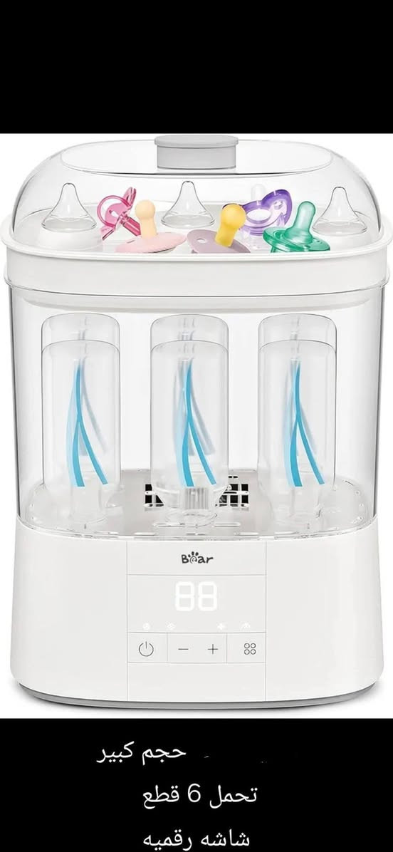 متوفر الآن 🌹

جهاز تعقيم وتجفيف ودفاية للأدوات (بالأخص مستلزمات الأطفال) من ماركة Bear. يعني تستخدم كمعقمة ودفاية ومجففة ممات
​يعتمد بشكل أساسي على البخار الحار للتعقيم، وإليك تفاصيل شغله: 

​الوظائف الأساسية (4 في 1):
​التعقيم بالبخار: يقضي على البكتيريا والجراثيم الموجودة على المميات (الرضاعات)، اللهايات، وأدوات الطعام باستخدام حرارة البخار العالية.

​التجفيف: بعد التعقيم، يقوم بتجفيف الأدوات بهواء ساخن ممر عبر فلاتر (HEPA) لضمان خروج القطع جافة تماماً وجاهزة للاستخدام أو التخزين، وهذا يمنع تكون العفن أو الروائح.

​تخزين صحي: يمكن ترك الأدوات بداخل الجهاز بعد انتهاء الدورة لتبقى معقمة لفترة طويلة (بشرط عدم فتح الغطاء).

​تسخين الطعام: يدعم تسخين الوجبات البسيطة أو الحليب.

​المميزات الموجودة في الصورة:
​فلتر HEPA: الجهاز مزود بفلتر لتنقية الهواء المستخدم في التجفيف لضمان عدم دخول غبار أو ملوثات أثناء العملية.
​سعة كبيرة: واضح من شكل الكرتون أنه يتسع لعدة مميات مع ملحقاتها في وقت واحد.
​لوحة تحكم رقمية: تحتوي على شاشة لعرض الوقت وأزرار لاختيار "تعقيم فقط"، "تجفيف فقط"، أو "تعقيم وتجفيف تلقائي".
​باختصار، هو جهاز ضروري للحفاظ على نظافة أدوات الطفل بطريقة احترافية وأسرع بكتير من الغلي التقليدي بالماء.


**إذا كنت صاحب هذا الإعلان وتريد حذفه لأي سبب، رجاءا أرسل رسالة إلى الدعم الفني**