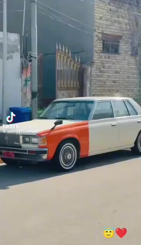 سلام عليكم 
كراون 81
سياره كفاله مكينه وكير ونضافه وكهربأيات وداخل وتبريد 
سياره مل جناي 
سعر 60بيهه مجال بصيط 
مكينه ونجي 6ناعم كير تعليك 
مكان ديوانيه 
***********
