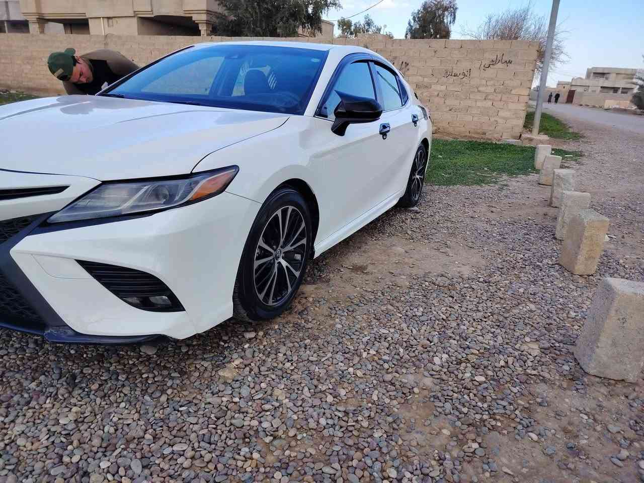 كامري موديل 2018 
موصفات SE
بسمي رقم وهزه جديد 
صدر تواير كلو جديد 
محرك شرط كير شرط 
ضرر بونيد وجاملق بدون دواخل 
اسياره حلوه ماتصرف عليها ربع مال جناي 
السعر 175 وبيها مجال 
الهاتف ***********
