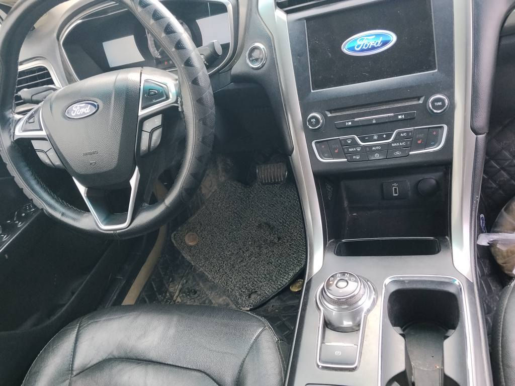 سەیارەی فۆرد فیوژن 2017 فول مواسەفات بەس سەقف سلایت نیە. مەکینە ٢٠ ی تۆربۆیە. تەقە و ڕەقەی نیە و بێ کێشەیە. سبوغیشی ئەوەی کە ڕەسمەکەم دانایە لەگەل دەرگای پشتەوە لای سایەق بەبێ ناوگرتن واتا پارچه و نیوەکی هەیە. پشت و پێشی کەپسە و ئێرباگی نەتەقیوە. 
مەکینە بەشەرتە و گێڕی بێ عەیبە تەنها لە دوو یەک تۆز تەکانێک دەکا. سەیارەکە یەک دیناری مەسروف نیە. زۆر پاکە. وەکالەی لەسەر ناوی خۆمە و یەکسەر بەناو دەکەم بۆت. 
 ١٣٠٠,٠٠ ملیۆنەک و سێ سەد هەزار غەرامەی لەسەرە. سەنەوەی لە ٢٠٢٤ بەسەرچووە. نرخى 110 
ناونیشان: خبات/ هەولێر

ژمارەی تەلەفۆن ***********
سيارة فورد فيوزن فول مواصفات بس مو صقف سلايت. محرك 20 توربو. بها قطعتين من صبوغ بدون دواخل. كل شي بشرط. وكالة بأسمي. بها 1 مليون و 300 الف غرامة.  
سعر 110
عنوان: خبات/ اربیل أربيل, العراق
