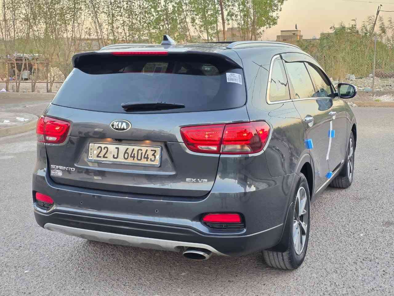 #كياسورنتو2020 امريكي بيها شبرين صبغ بالبنيد 
وسياره جديده على وضع الشركه برغي مامفتوح بيها كير محرك كفاله عامه #السعر198
سياره فول مواصفات 1/1 
بانوراما 
محرك 6 سلندر 
7 راكب 
3 قطع تبريد 
بصمه 
بصمه أبواب 
مري شفط 
اشاير بالمري 
كشنات جلد 
كرسي كهرباء  جهتين 
شاشه ابل كار بي 
 تبريد شاشه  
صندوق كهرباء 
شاحن واير ليس 
تحكم ستيران 
ترحيب 
لايتات زنون 
بك لايت LED 
5كامرات 360 
سياره جديده على وضع الشركه 
رقم اربيل باسمي 
فحص وهزه وسنويه كله جديد
العنوان بغداد العبيدي #السعر198
#للاستفسار***********
