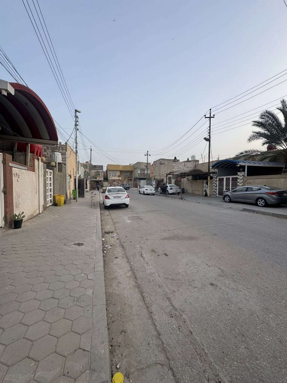 دار للبيع حي الوفاء شارع 15 ب40 الف مستأجر الشهر 300طابق واحد مسلح استفسار اكثر ***********
