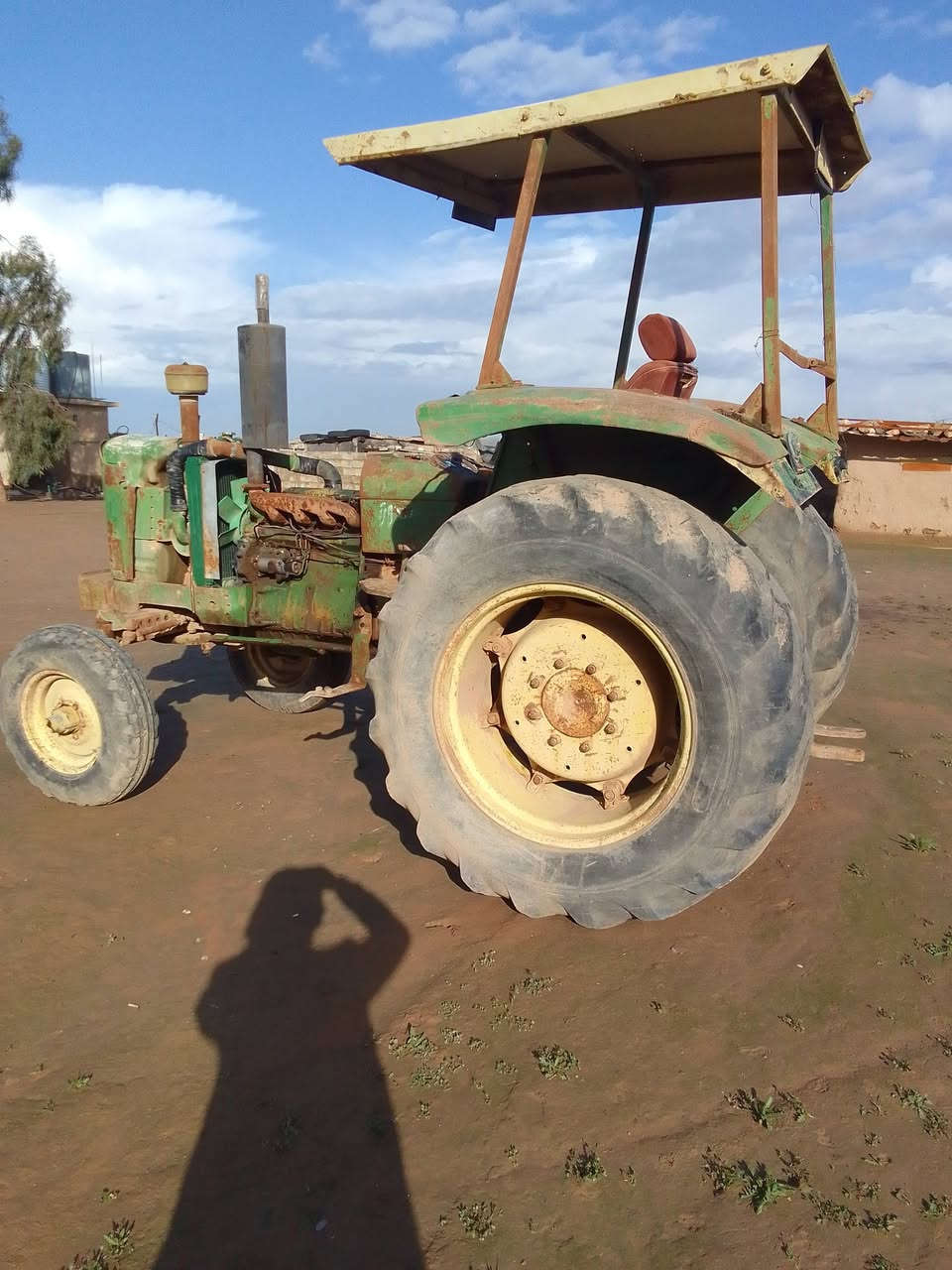 السَلٱمٌ عـَلـْيگم للبيع تركتر جوندير موديل 79 رقم نينوى محرك ستندر لٱ نفخ ولا صرف كير شرط اكسن شرط كلو شغال ***********  *********** العنوان موصل
