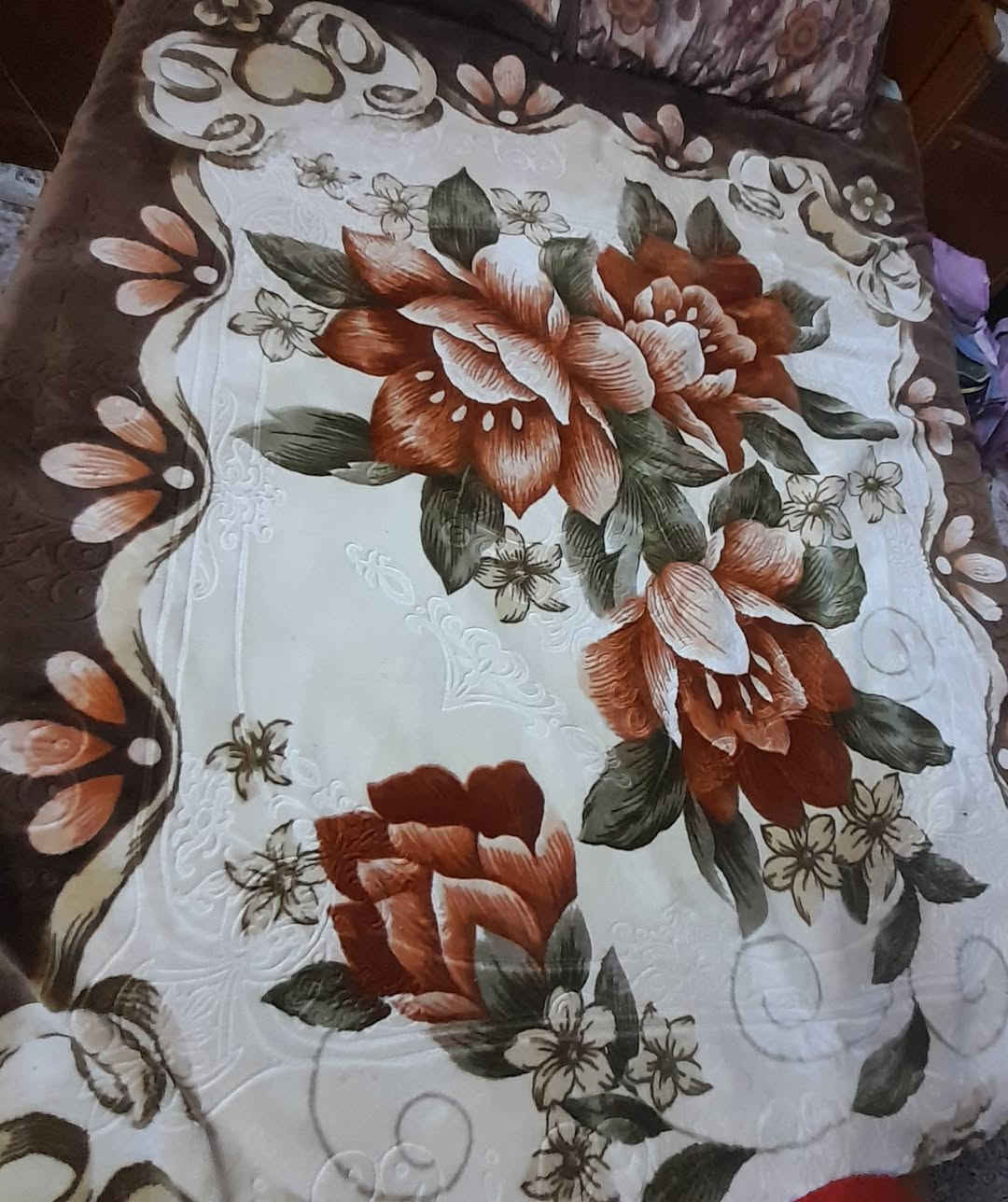 السلام عليكم متاح للبيع غرفة اخشاب نضافة 80% المكان البصرة القرنة ناحية الشافي السعر مناسب سعر خاص الاستفسار ***********
