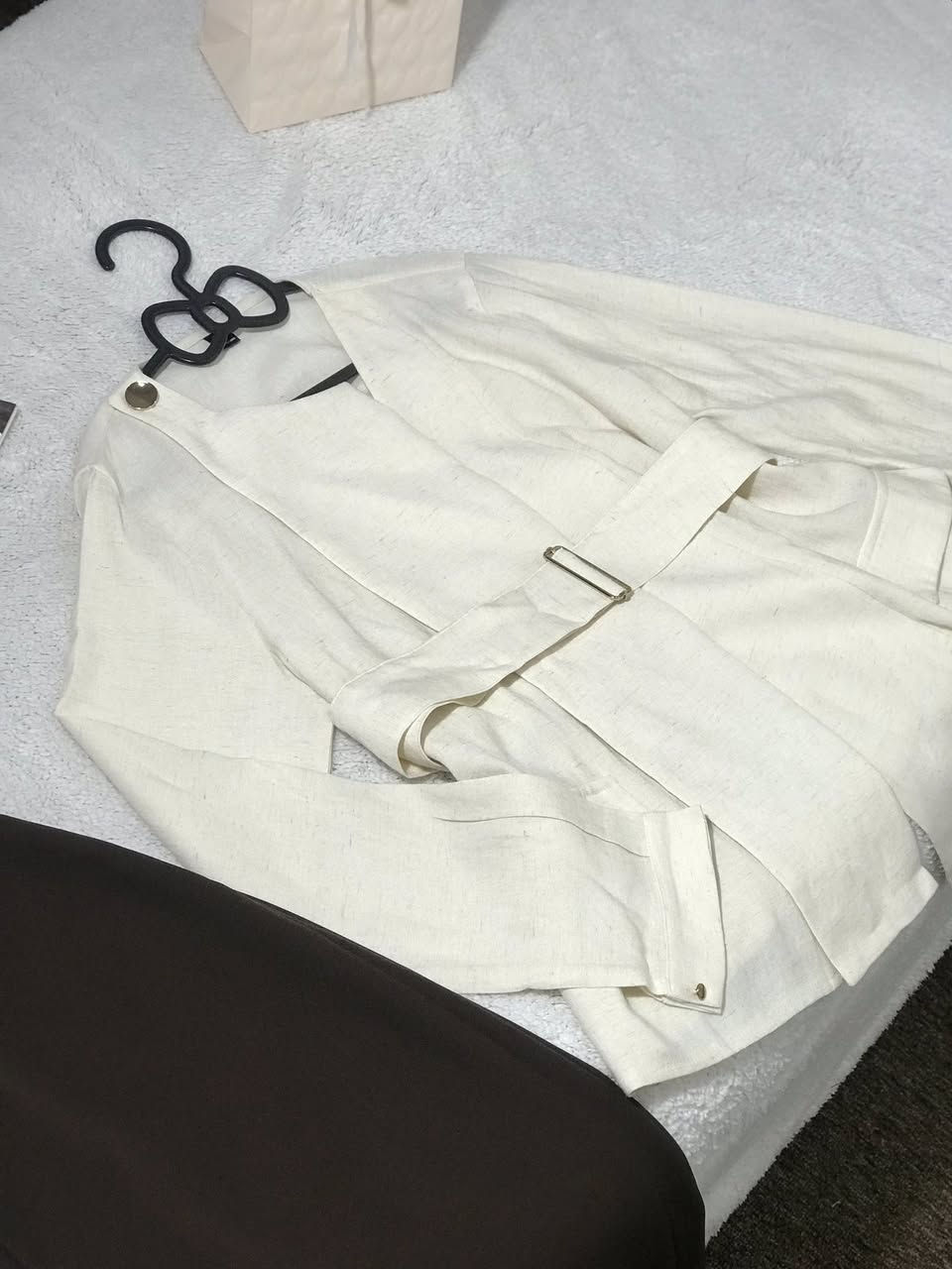 لون الجاكيت اوف وايت خامتة تجنن 🔥🪐
القياس 38/40
الطول 69
للحجز مراسلةدايركت 
تنوفر خدمة توصيل لكل محافظات العراق 
#اكسبلور_فولو #اكسبلورر #ملابس #مشاهير


**إذا كنت صاحب هذا الإعلان وتريد حذفه لأي سبب، رجاءا أرسل رسالة إلى الدعم الفني**