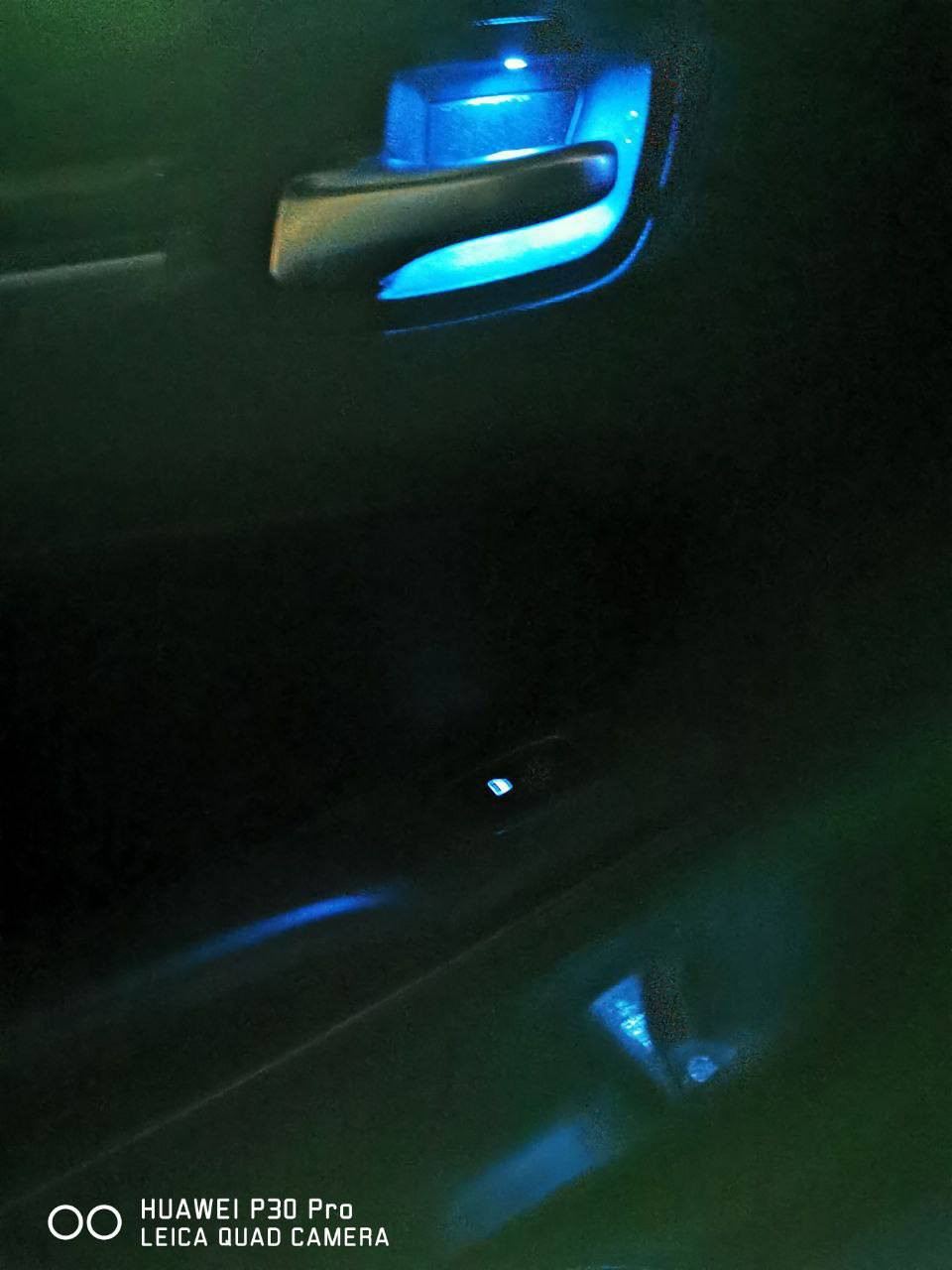 السلام عليكم
اوباما C موديل 2014
سياره فول 
كشنات تدفى تبريد 
برده خلفيه 
ستيرن كهربائي 
كشنات كهربائي 
كشن خزن 
دواسات كهرباء 
كلاصات حار بارد 
سياره سخدام شخصي ما مشتغله بخط
تحويل

السعر ع الخاص 
***********
