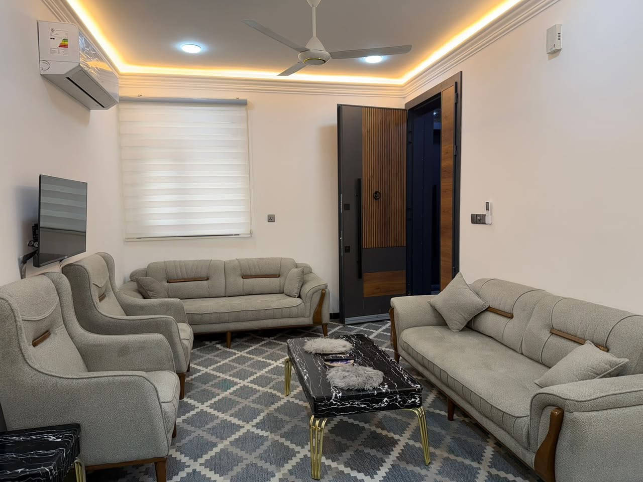 شقق حديثة مجهزة بلكامل للأيجار
في الكرادة 
——————————————————
شقق مفروشة للأيجار 
للعوائل ( الاجانب🔵المغتربين🔵والموضفين 🔵والطلبة 🔵والطالبات 🔵
🔴غرفة وصالة 

🔴غرفتين وصالة 

لتفاصيل اكثر الاتصال على الرقم 
***********
