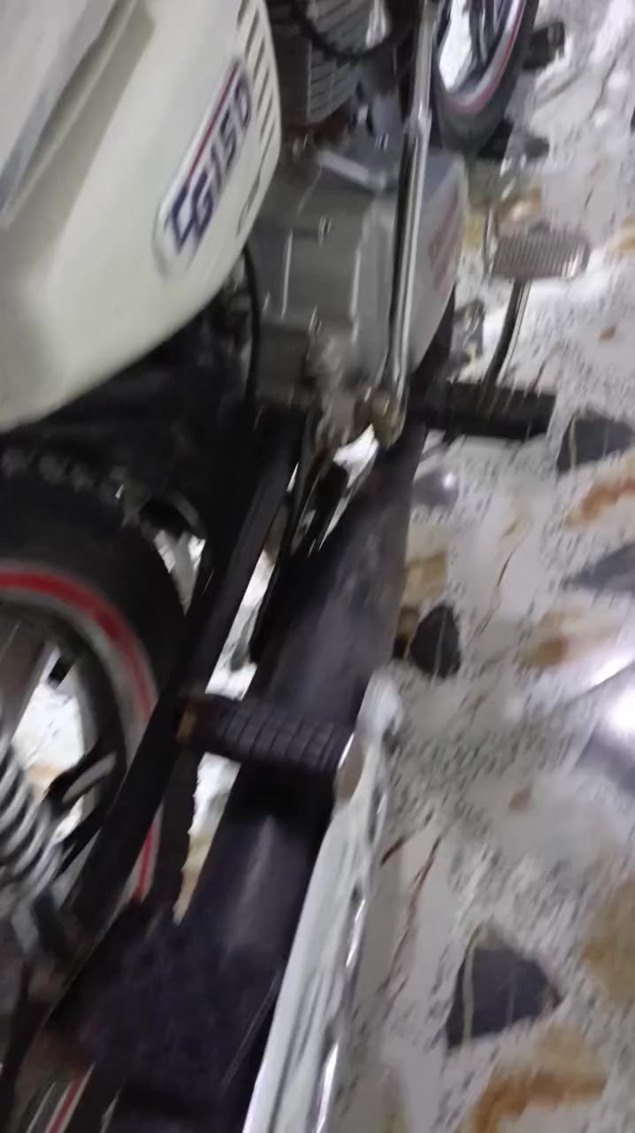 سلام عليكم دراجة سيفان 20 مكينه ما مفتوحه اوراق كامله دراجه خير من الله سعر 550 بيهه مجال ***********
