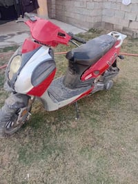 دراجات ناريه للبيع  سعر اثنينهن 140 الف شغالات بس بيهن عطل بصيط يريدهن...