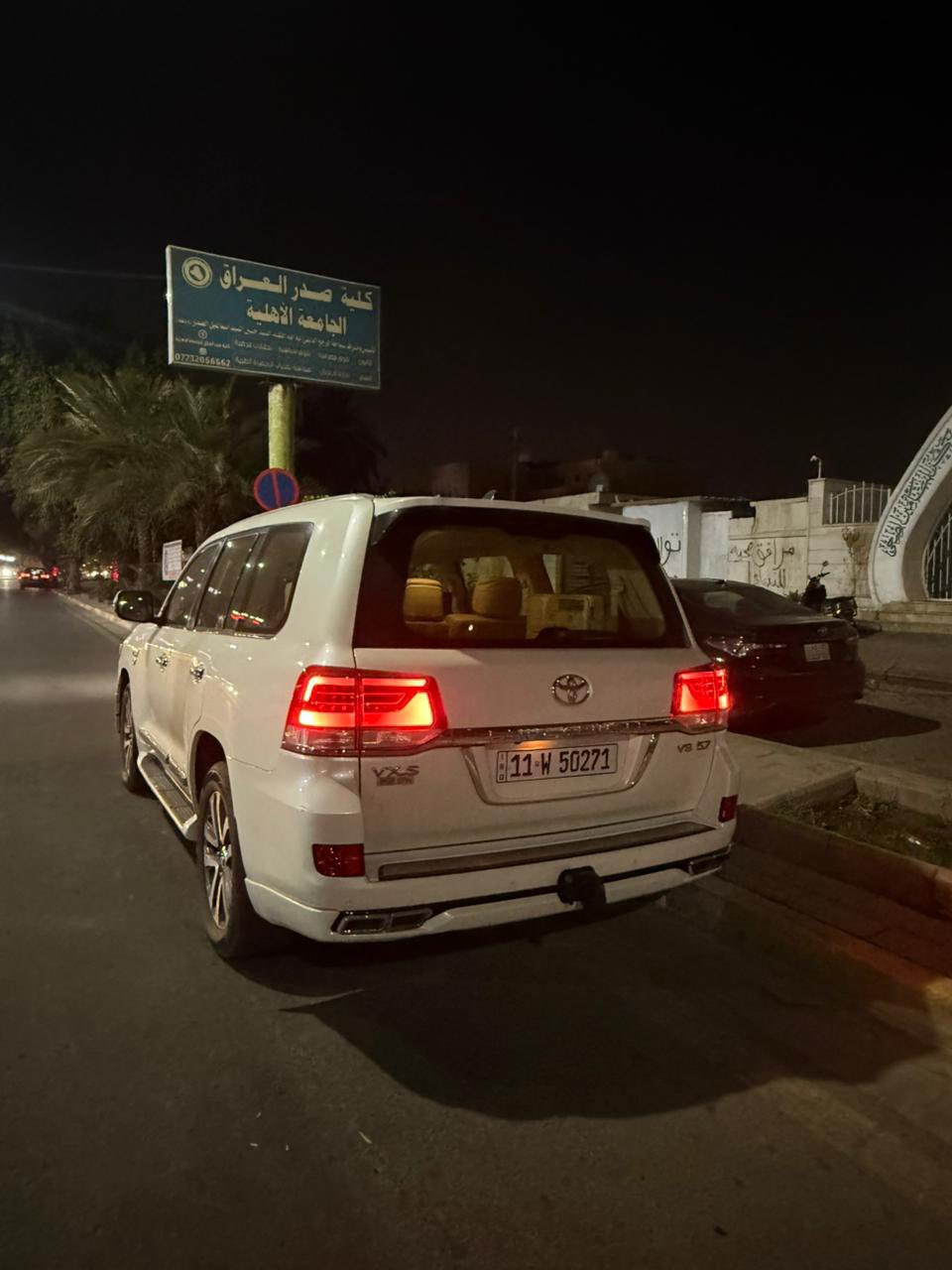 السلام عليكم
لاندكروز 2016  vxs فول مواصافات (مواصفات لكزز ) 
سيارة نظيفة جداً والسونار مرفق بالصور بيها بارد قليل بالجاملغ
للبيع فقط للتواصل الاتصال فقط على الرقم ***********
