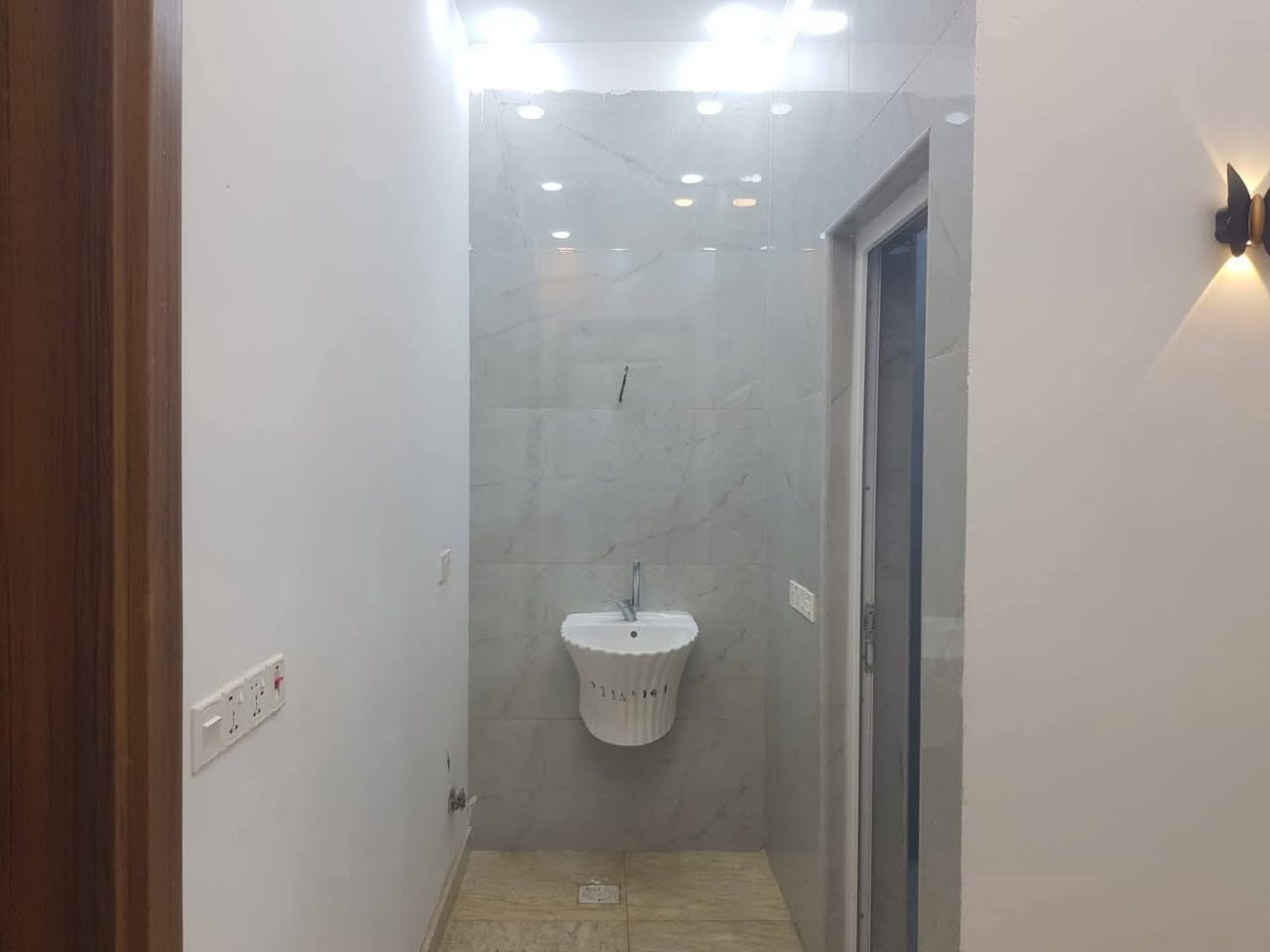 مشتمل البيع حي الخضراء طابقين ٤غرف غرفتين سويت صاله مطبخ ستقبال كراج صحيات المساحه ١٤٠م شارع ١٠م الستفسار اتصل ***********
