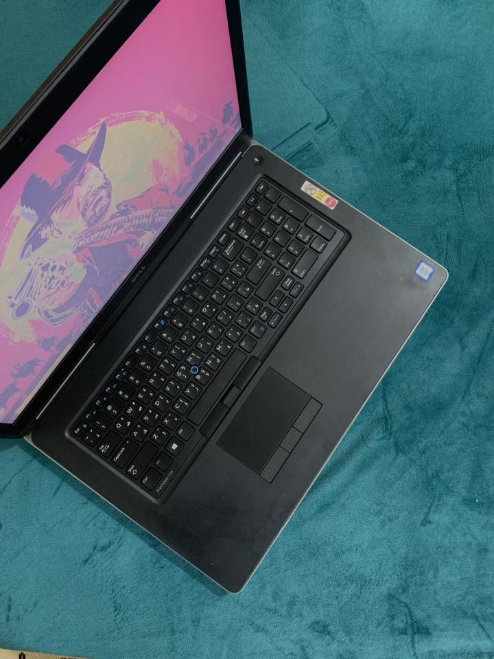 💼 محطة عمل احترافية – Dell Precision 7720
جهاز قوي مخصص للشغل الثقيل، التصميم، والهندسة،  وللمحبين العاب🔥💪

🖥 المواصفات الفنية:
▪️المعالج: Intel Core i7-6920HQ @ 2.90GHz
▪️الذاكرة: 8GB DDR4
▪️التخزين: 256GB SSD
▪️كرت شاشة خارجي 6 كيكة : NVIDIA Quadro P3000
▪️كرت شاشة داخلي 4 كيكة : Intel HD Graphics 530
▪️الشاشة: 17.3 إنج
▪️كيبورد: عربي / إنكليزي ضوئي
▪️شاحن أصلي: 240W

🛠 يشغّل برامج احترافية:
AutoCAD | Revit | 3ds Max | SolidWorks |
Photoshop | Illustrator | Premiere | After Effects

🎮 يشغّل ألعاب:
GTA V | PUBG | Fortnite | PES | FIFA |
Call of Duty | Warzone | CS:GO | Valorant

⭐ المميزات:
✔️أداء ثابت للشغل الطويل بدون تهنيج
✔️كرت Quadro P3000 مخصص للتصميم والهندسة
✔️تبريد قوي خاص بمحطات العمل
✔️شاشة كبيرة مريحة للعين
✔️يشغّل الألعاب بإعدادات متوسطة إلى عالية حسب نوع اللعبة  
✔️ مناسب للشغل + العاب بدون تعب 
💰 السعر: 475 الف وبي مجال للطيبين
📍 الموقع: بغداد المحمودية
🚚 متوفر توصيل لجميع محافظات العراق
✅ الجهاز شغال 100% ونظيف
📩 للاستفسار مراسلة خاص / واتساب
 📞رقمي ***********
