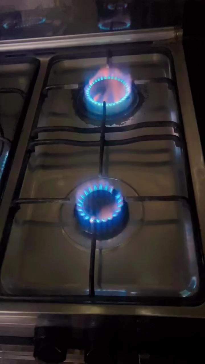 طباخ شغال ونظيف بس عين وحده ماتشتغل الفرن شغال كله مثل مااوضح بلصوره 150 اريده كاونتر متر وربع مرمر نظيف اريده 50 مكاني نهايهحي عامل قريب على مول الباقر


**إذا كنت صاحب هذا الإعلان وتريد حذفه لأي سبب، رجاءا أرسل رسالة إلى الدعم الفني**