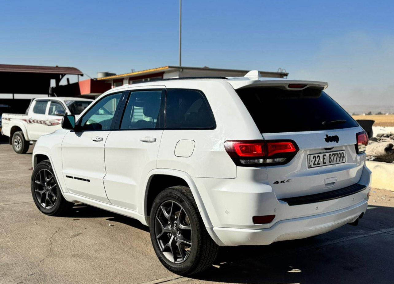 جيب كراند شيروكي لمتدد بلاك توب فول مواصفات 1/1 أمريكي
موديل 2021 محرك 3600 كشنات كهربائي سايق والصدر 
حساس امامي خلفي فتحتين بانوراما جنطه كهربائيه 
ويل 20 تشغيل عن بعد للاستفسار الاتصال ع رقم ***********
