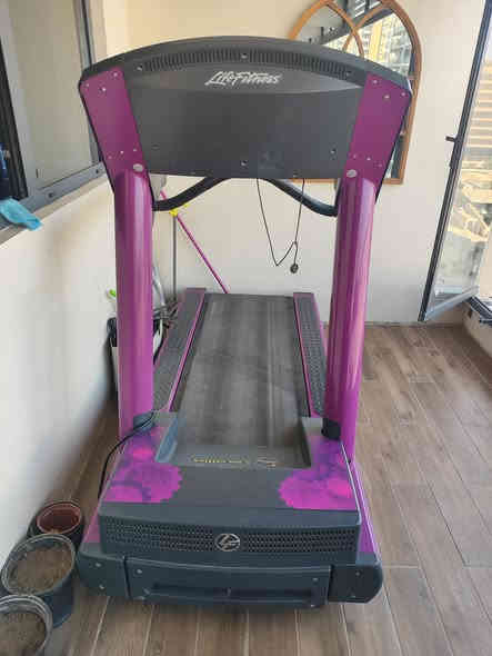 جهاز جري ماركة Life Fitness مستعمل نظيف 99٪
السعر 800$ دولار 
للاتصال واتساب ***********
