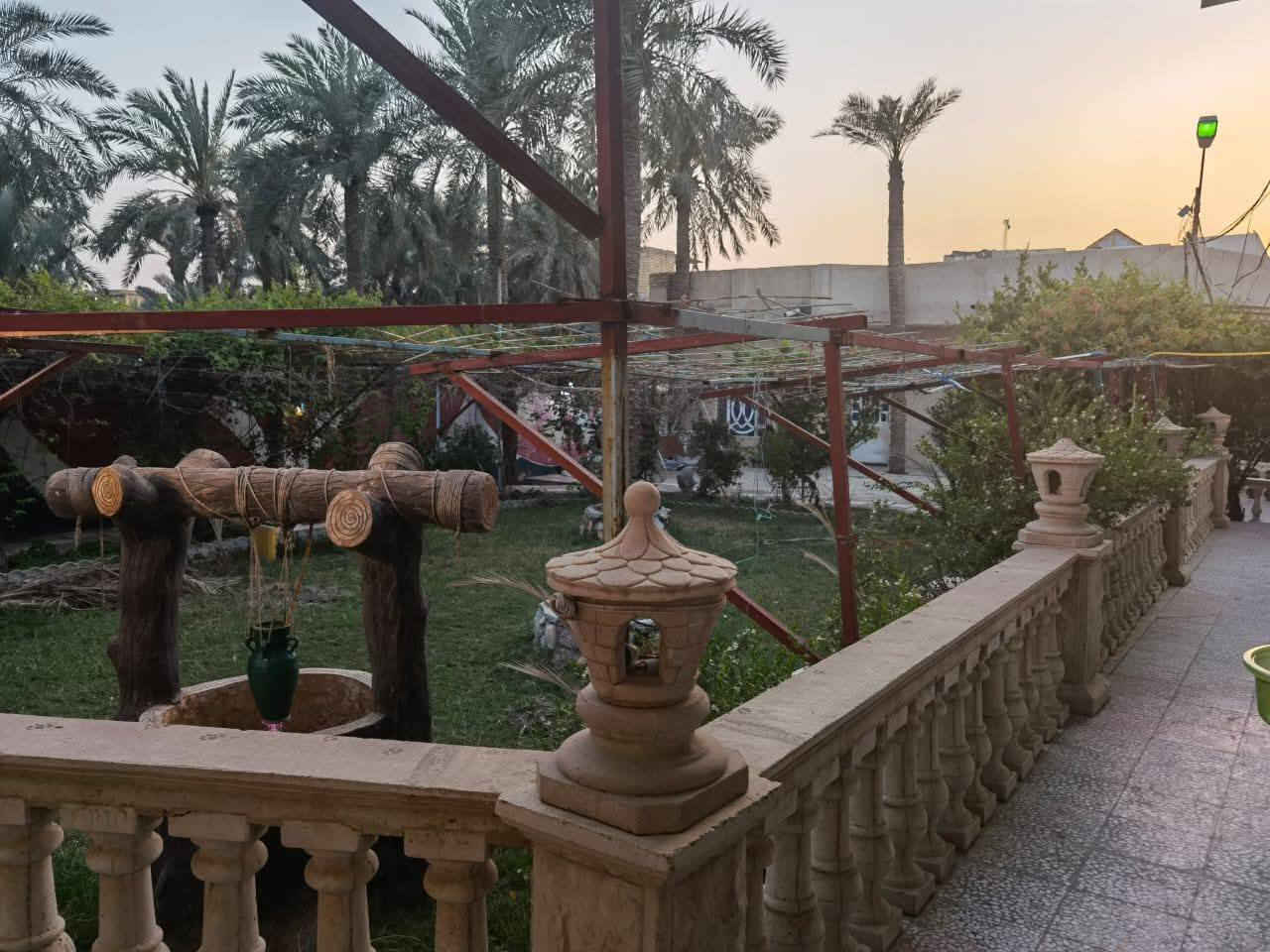 للبيع فيلا بمساحة 1250 متر طابو اسهم ..طريق السفينة
تحتوي على دار بمساحة 350 متر وحدائق وكراج سيارات كبير .
يحتوي الطابق الأول على استقبال _ وصالتين _ وثلاثة غرف نوم _ ومطبخ_  ومجموعتين صحية 
الطابق الثاني يحتوي على غرفة وصالة .. الدار كونكريت والارضيات مرمر ..
العنوان : شارع السفينة/  شارع الفرات / مجاور مجمع السفينة للمواد الإنشائية.   
للتواصل الاتصال على الرقم
***********
