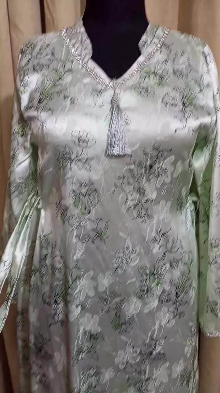 بنات هذه اخياطي الله شاهد اي وحده اتريد اتخيط تتصل ***********
بيه وات ساب
