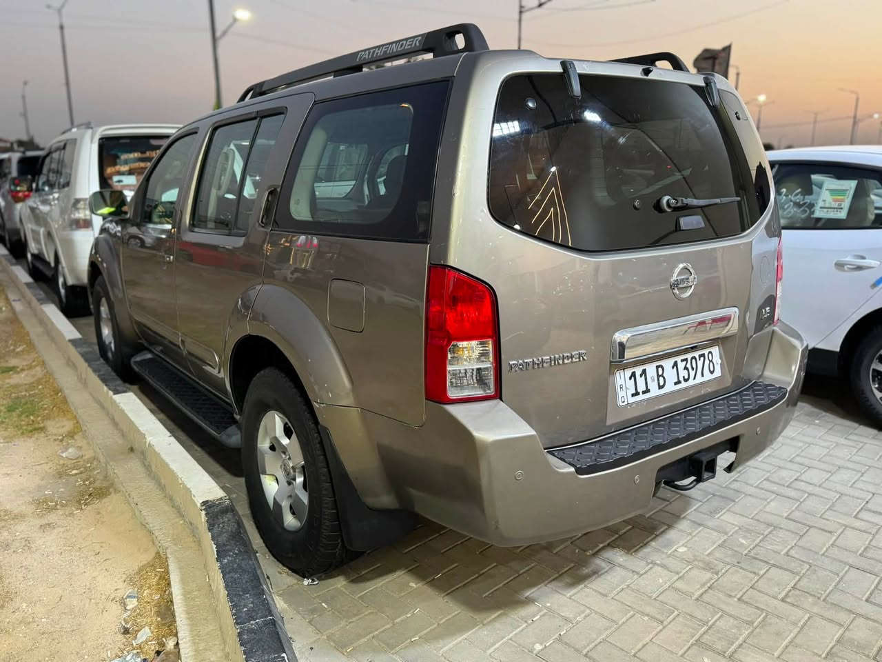 السلام عليكم
نيسان بافندر موديل 2007 وارد امريكي كفالة عامة من الضربة والحادث بيها صبغ 3 قطع اثر جراد ولباقي كفالة مكينة وكير مكفولات حجم المحرك 4000/6سلندر رقم بغداد الدولي بأسمي سنوية 2030 جديدة سيارة جاهزة تخم تاير وحدادية جديدة 7 راكب حلوة السيارة وجاهزة .
العنوان: البصرة 
للأستفسار الأتصال:***********
السعر : 85 وبيها مجال
