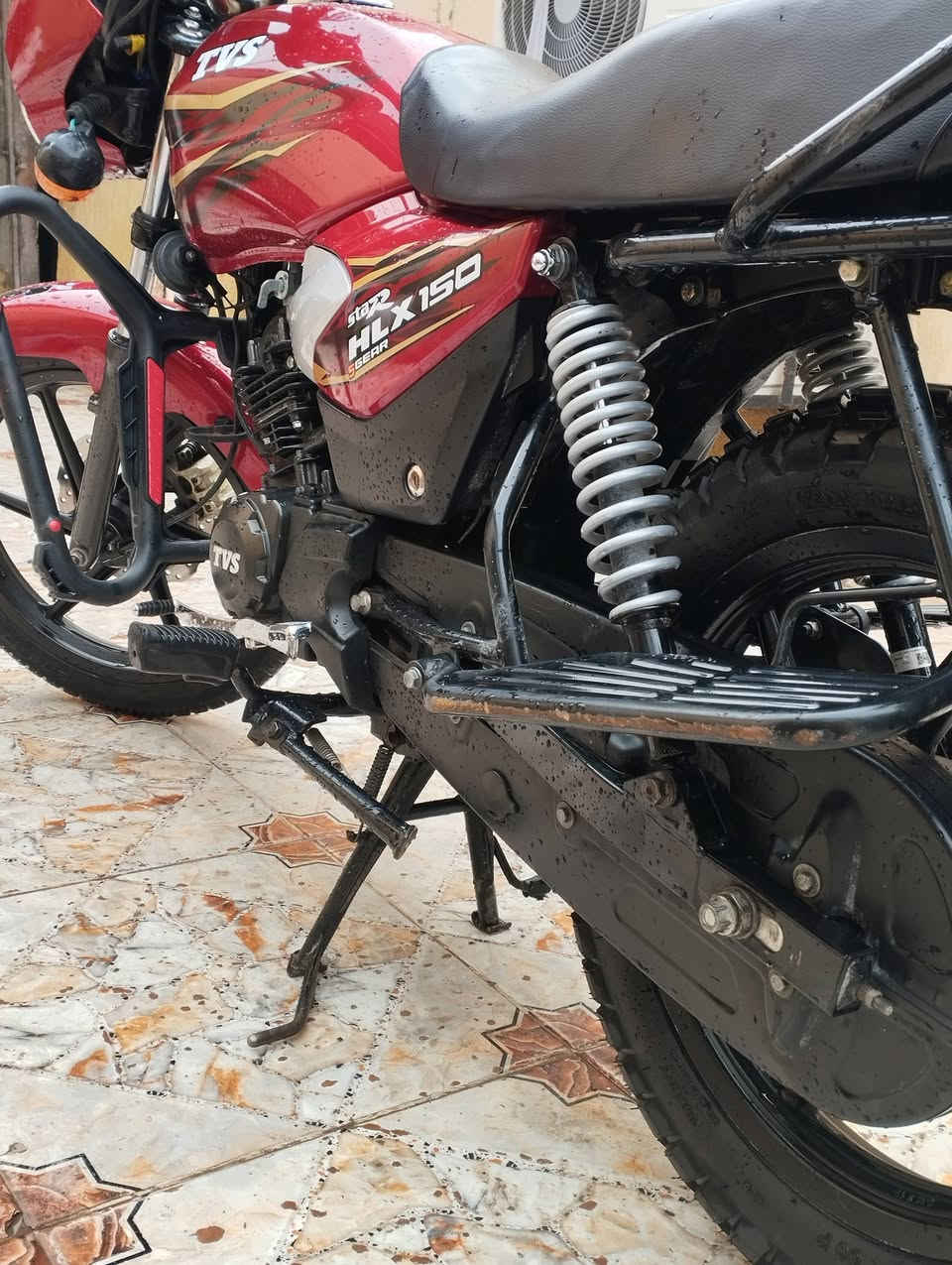 السلام عليكم دراجه TVS رقم بصره موديل 2023 مكفوله وجاهزه من كلشي وين ماتريد افحص السعر 2650000 العنوان البصرة الاصمعي الجديد وهذا رقمي ***********
