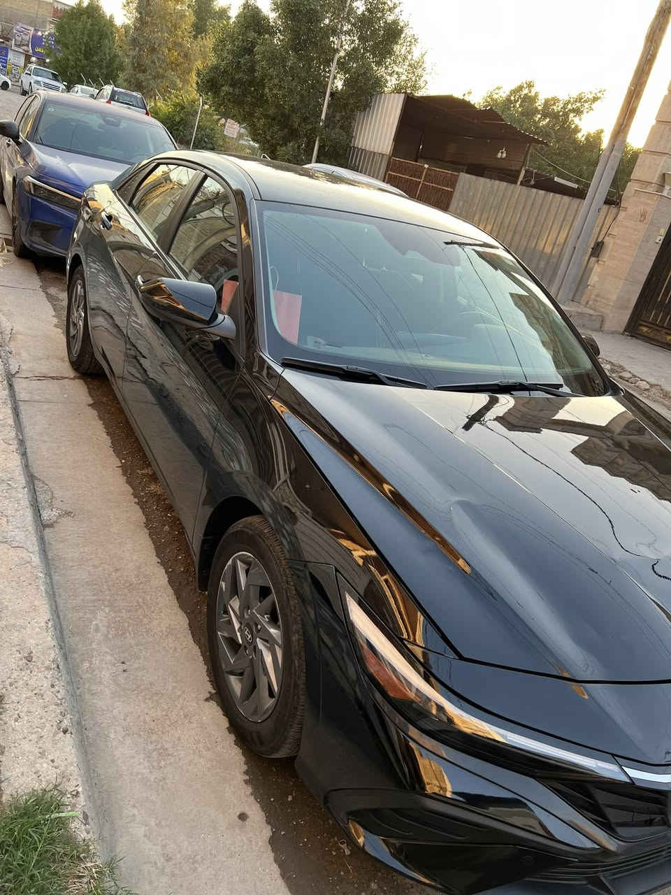 ⸻السلام عليكم

🚗 للبيع – Hyundai Elantra موديل 2024

🔹 محرك 2000 سي سي
🔹 الممشى: 24 ألف مايل فقط (بعدها زيرو)
🔹 السيارة شبه كلين

الحادث: دعامية فقط، مبدلة نفس اللون
بدون أي دواخل
مكفولة من أي بارد ومن أي صبغ

⸻

✨ المواصفات:
 • شاشة ديجتال
 • إنارة داخلية LED متغيرة الألوان
 • بصمة + تشغيل عن بعد
 • تحديد مسار
 • تنبيه بالمرايا (النقطة العمياء)
 • إشارات ترحيب
 • رادارات أمامي + خلفي + جانبي
 • لايتات أمامية LED (3 عدسات)
 • تحكم كامل بالستيرن
 • تنبيه الخروج من المسار
 • Drive Mode
 • وباقي المواصفات المعروفة

⸻

💰 السعر: 16,500$ قابل للتفاوض بالمعقول 
📍 السيارة نظيفة جداً ولا تحتاج أي مصروف
  📍موقع السيارة _ بغداد 
📞 للاستفسار اتصال أو خاص
***********
