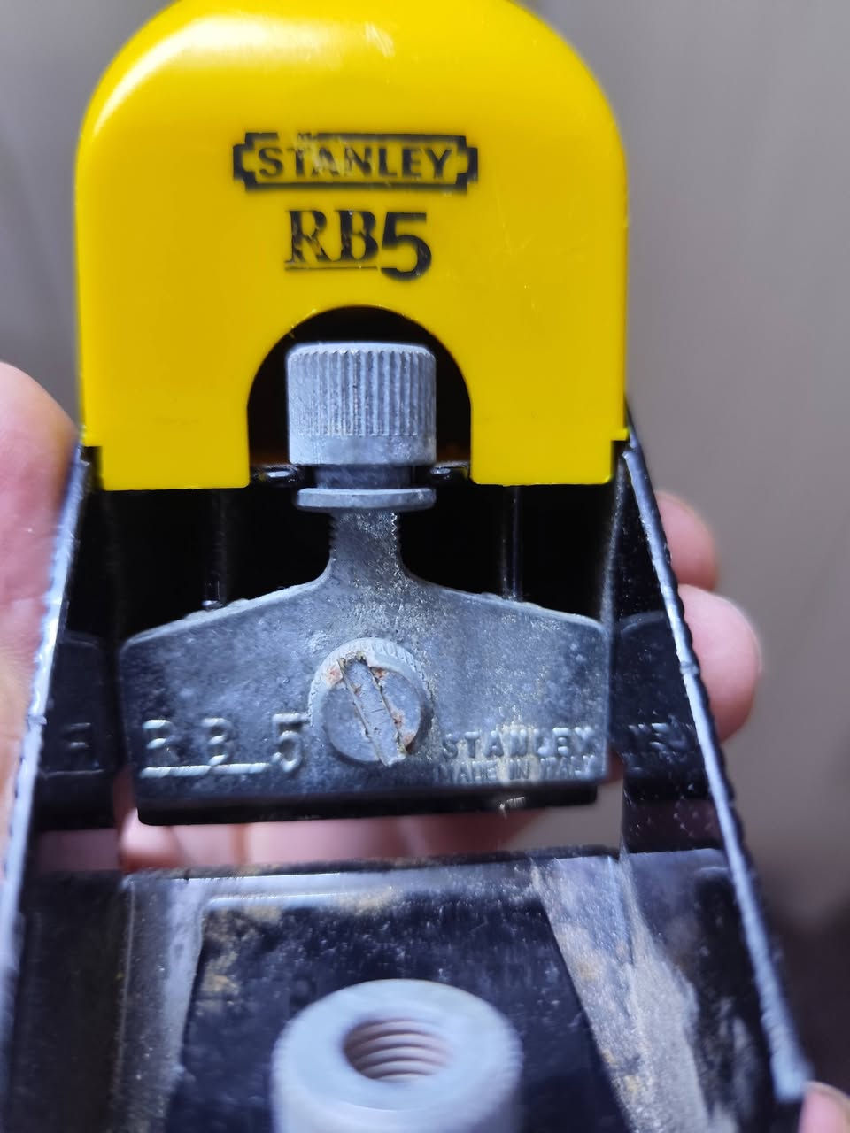 فارة ستانلي طراز RB5 (Stanley RB5 Block Plane).
احدث طراز من شركة ستانلي خفيفة الوزن من مادة الالمنيوم صناعة ايطاليا مختومه نقصها بس الباكيت


**إذا كنت صاحب هذا الإعلان وتريد حذفه لأي سبب، رجاءا أرسل رسالة إلى الدعم الفني**