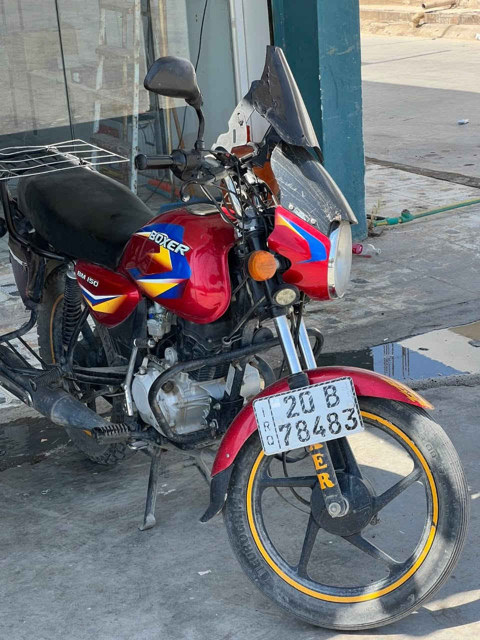 ​🏍️ للبيع: دراجة باجاج بوكسر (Bajaj Boxer BM 150) نظيفة جداً
السلام عليكم شباب، دراجة باجاج بوكسر 150cc للبيع، الدراجة بحالة ممتازة ومكفولة من كل نواحي النقص.
​📌 المواصفات والمميزات:
​الموديل 2023والنوع: باجاج بوكسر (Bajaj Boxer BM 150) أصلي.
​المحرك: محرك بلادي ونشط جداً، عزم وقوة ما شاء الله (مكفول من اللعب والفتح).
​الرقم: الدراجة مرقمة (رقم ألماني واضح ومثبت بالصور).
​كفر خلفي (شـبچة) متين لغرض الحمل أو الترتيب.
​الوضع العام: الدراجة جاهزة من الصدمة للصدمة، كهربائيات كاملة شغالّة، تواير بحالة جيدة جداً، وما تحتاج أي مصاريف.
​📍 العنوان والتفاصيل:
​الموقع: ديالى - المقدادية.
​رقم الهاتف للتواصل أو الواتساب: ***********
​ملاحظة: الدراجة مكفولة وفحص وين ما يعجبك. السعر والتفاصيل الإضافية عند الاتصال أو خاص للشراي الطيب.
