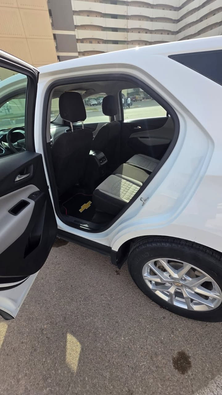 كوينكس مديل 2022 موصفاتls رقم اربيل باسمي حادثها فقط بنيد وجاملغ بي بارد وسونر مرفق ويا صور سعر 155 وبيها مجال بسيط مكان سيارة بسماية. ***********
