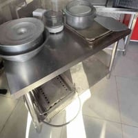 غراض مطعم للبيع  ميز ستل ستيل عدد 2 قياس  120*70 السعر 175  …….. كاشير...