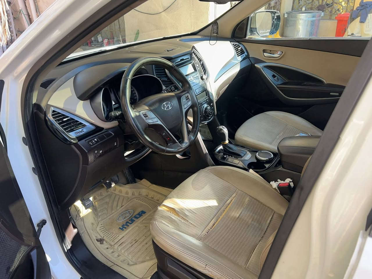 سنتافي وارد خليجي 2014
عدا ضربة بالچاملق الايسر بارد قليل مكفولة من الضربة والصبغ
محرك 6سلندر 
مكلف بالنشر 
راعي السيارة بصرة 
رقم راعي السيارة
+964 771 242 5200
