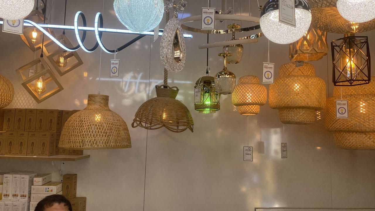 ✨مجموعة مُختارة بعناية🫰
 لعشاق ديكور المودرن🥰

☀️إضاءة عصرية تضيف طابعآ أنيقآ ولمسة فخامة واضحة😍

#متوفرة_لدى_معرض_النور  ابو نور 
للحجز والأستفسار الأتصال 📞 ***********
***********
