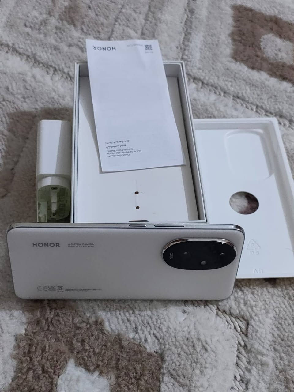 سلام عليكم      
    
 هونر 200 😍.    
جهاز نضيف كلش مستعمل 3 اشهر الله شاهد      
ذاكرة: 256 🤩.       
سرعه شحن 100W 😍.      
شاشه 120 هرتز. عشوائي  12 + 12❤️.     
كامرة تخبل 50x  ZOOM
 بي نقص كيبل مال شاحنه فقط سعر 380 وبي مجال مكاني نجف


**إذا كنت صاحب هذا الإعلان وتريد حذفه لأي سبب، رجاءا أرسل رسالة إلى الدعم الفني**