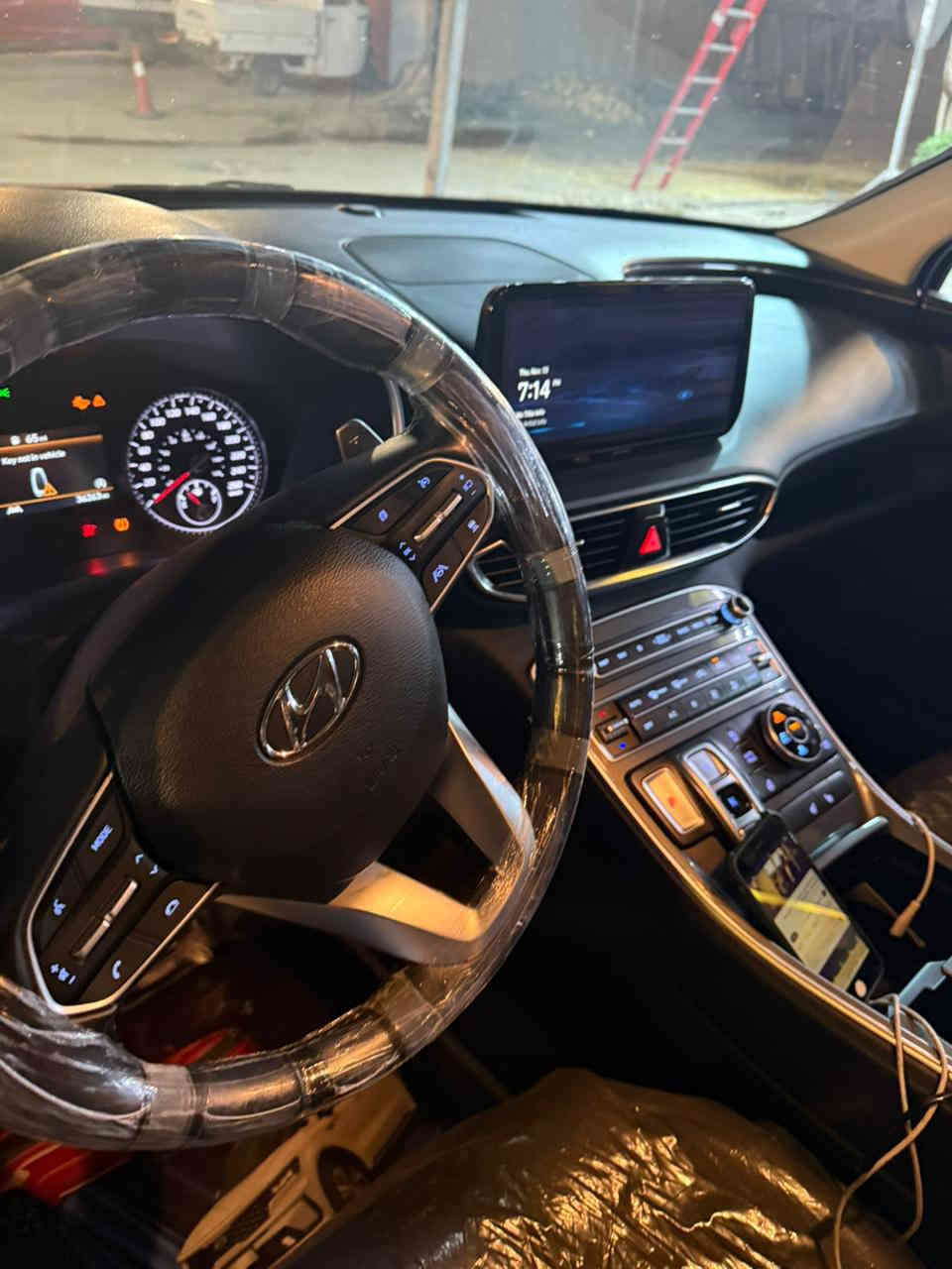 سلام عليكم هيونداي سنتافيا موديل 23 وارد امريكي رقم بغداد محرك 2500 
 تدفئه كشنات قياده ثاتيه تحديد مسار كشن 3 وضعيات باقي مواصفات معروفه حادثها سطحي جاملغ وبنيد  صور حادث وباقي تفاصيل كلها ذاكرها بلصور سعرها 21 وبيها مجال رقم بغداد باسمي  مكاني بغداد المنصور ***********
