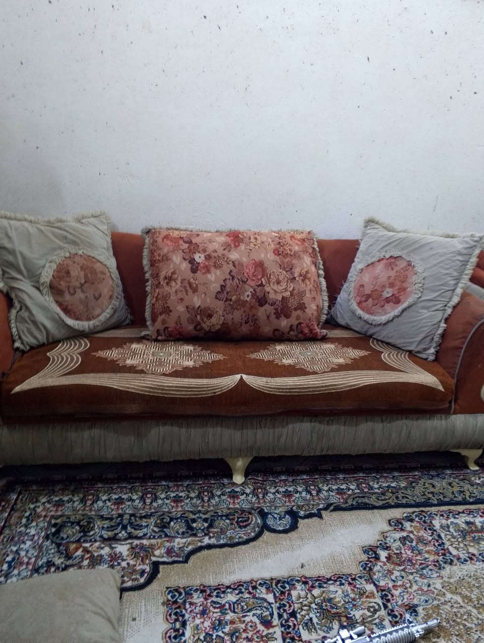 سلام عليكم تخم كامل للبيع تخم نضيف كامل 5قطع السعر 225وبي مجال الاستفسار الاتصال على الرقم ***********
