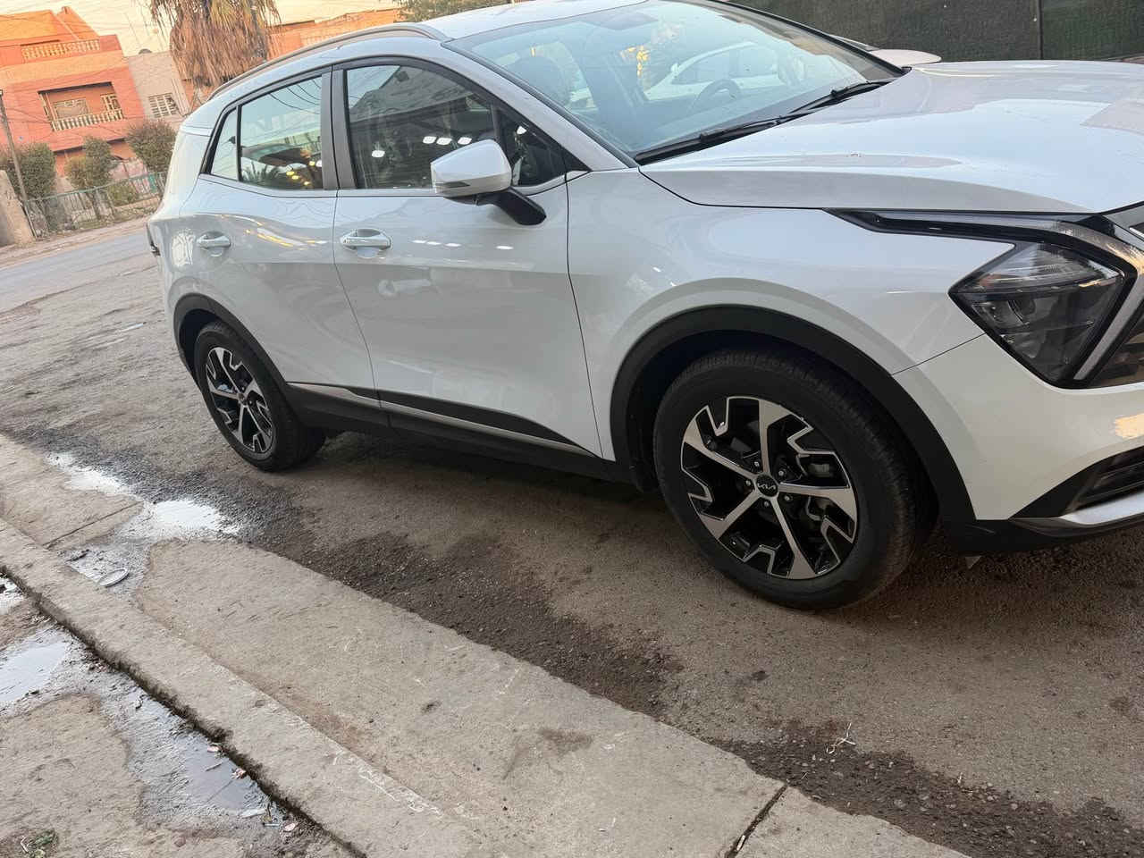 سبورتج 2023 مكفولة خليجي مواصفاتهه اشارة ترحيب مري شفط اشاير بلمري حساس خلفي درايف مود حاكية لايت زنون بصمة تشغيل عن بعد سيارة جديدة على ايدي اني مطلعهه من الشركة سبير منازل السعر ٢١٠ 
ملاحضه بيهه حالوب ١٠ بلميه فقط بلقماره ممبين ابد فقط بلسونار يطلع 
*********** بغداد, العراق
