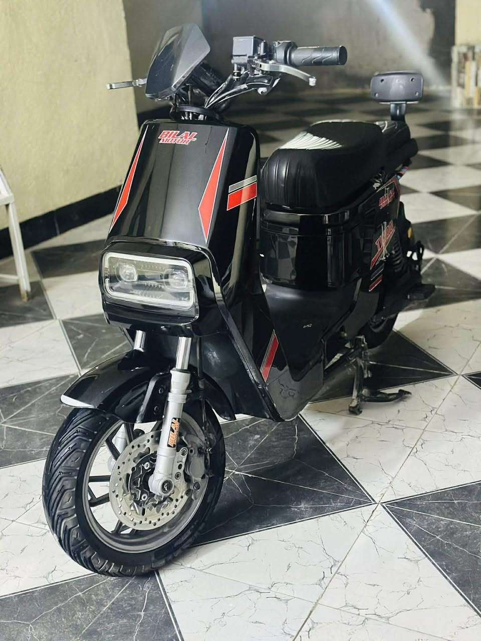 سلام عليكم باسكل شحن بطاريات 5 تشغيل عن بعد مديل 2023 نوع باسكل T1000 العنوان حله شوملي ***********  سعر425وبيه مجال
