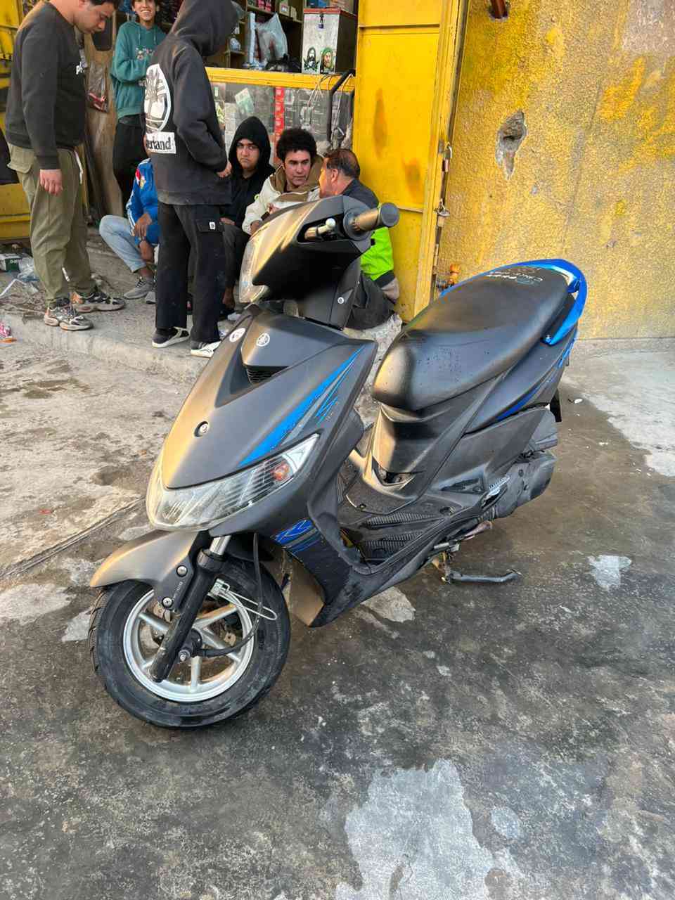 السلام عليكم جي تي آر  سعره ب٣٠٠ ألف 
توصل ع رقم  ‏‪***********‬‏
مكاني بغداد شعله 
ابيع كوم حديد
