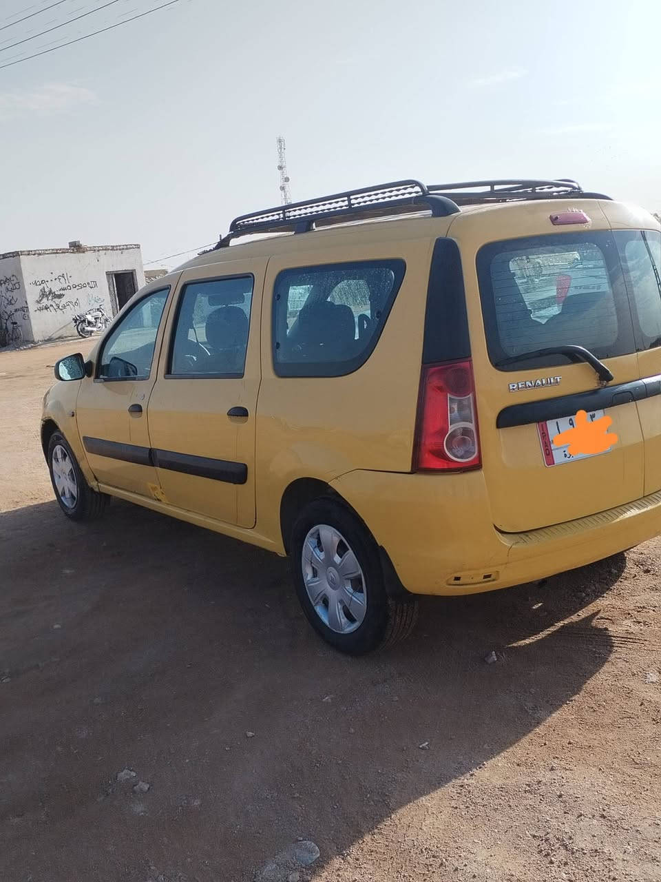 رينو البيع رقم واسط موديل 2011حداديه جديده مشط جديد تخم تاير جديد سياره حلوه مصغره هيئه وغرامات السعر 45وبيه مجال رقم الموبايل ***********
