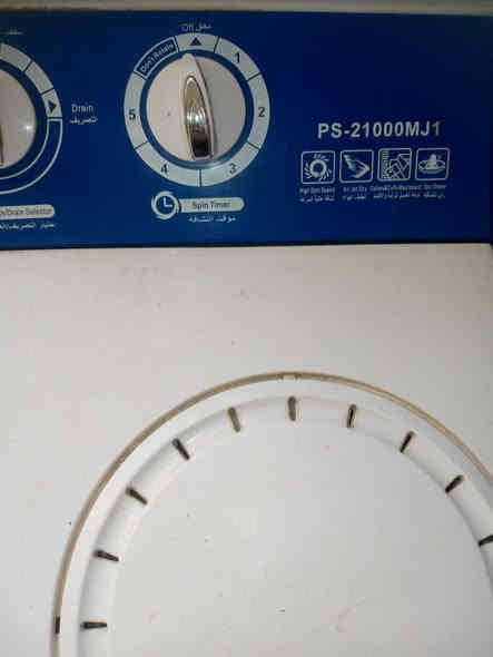 غسالة مستعملة شغالة للبيع السعر ١٠٠ وبي مجال عنوان ثعالبة ورة سيطرة الشعب الشراي  على الرقم ***********
